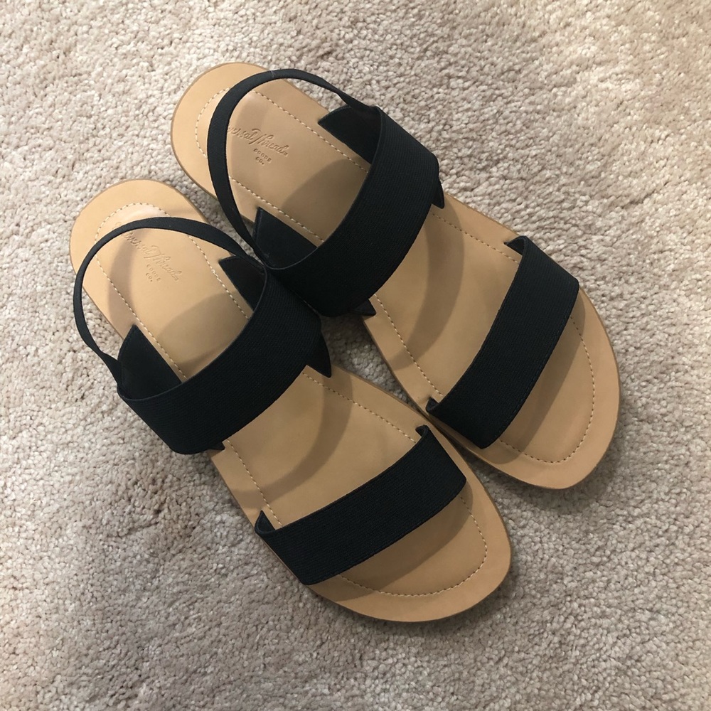 Universal Thread Sandals